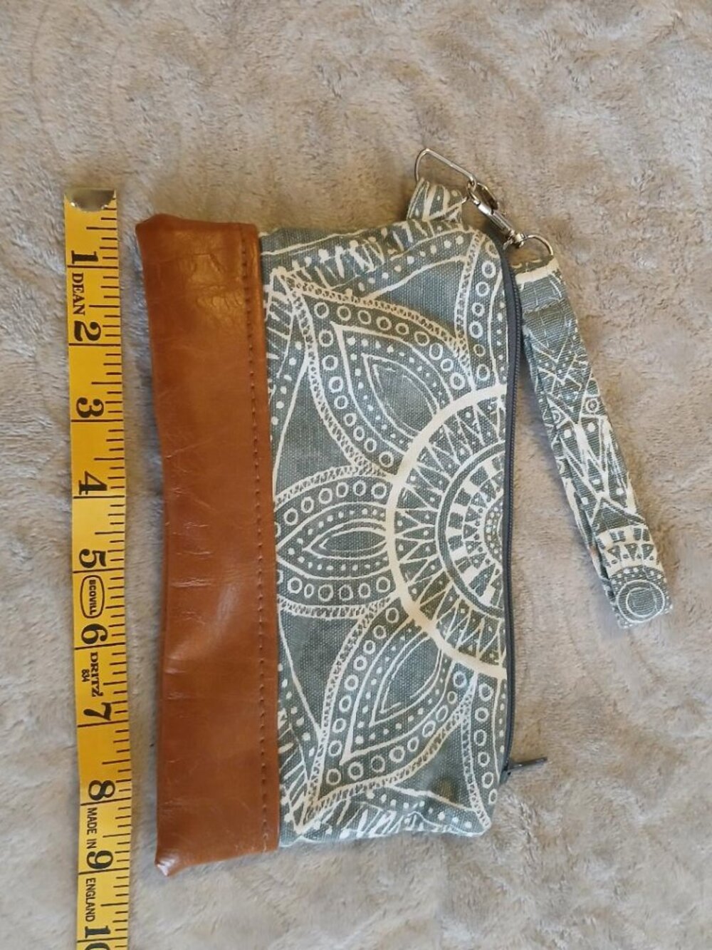 Wallet/wristlet